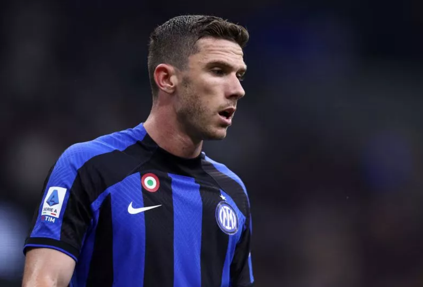 国际比赛日欧冠传出新动向；上海久事官宣签约；管理层表态——压力陡增；赛程密集仍需轮换的简单介绍